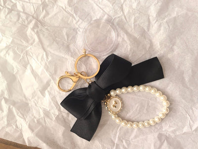 Event-ready acrylic photo keychain set from True Backdrops featuring pre-assembled photo booth accessories with bows.